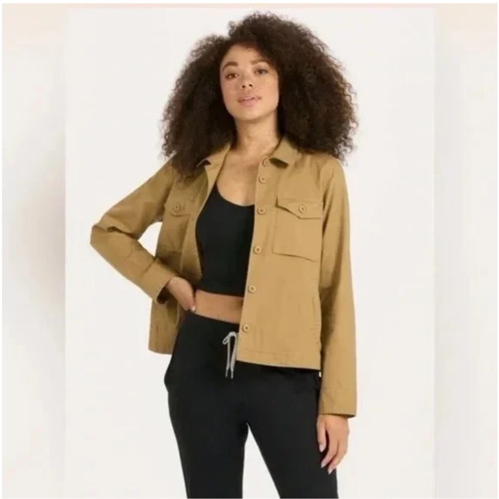 NWT Vuori ripstop jacket wheat tan color women's small.